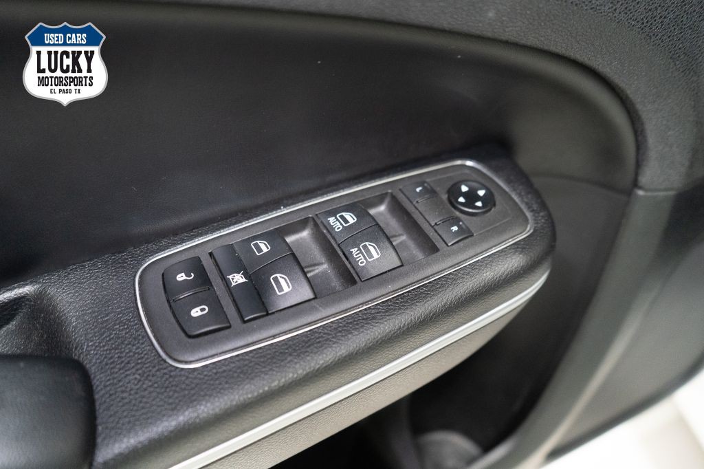 2021 Chrysler 300 Image 29