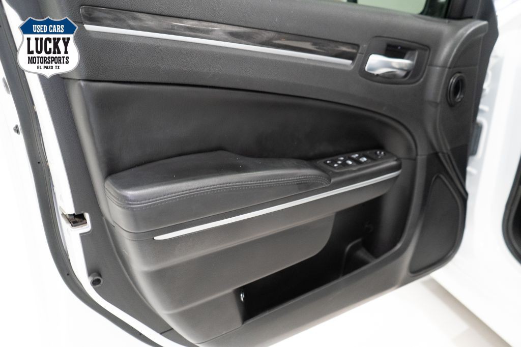 2021 Chrysler 300 Image 32