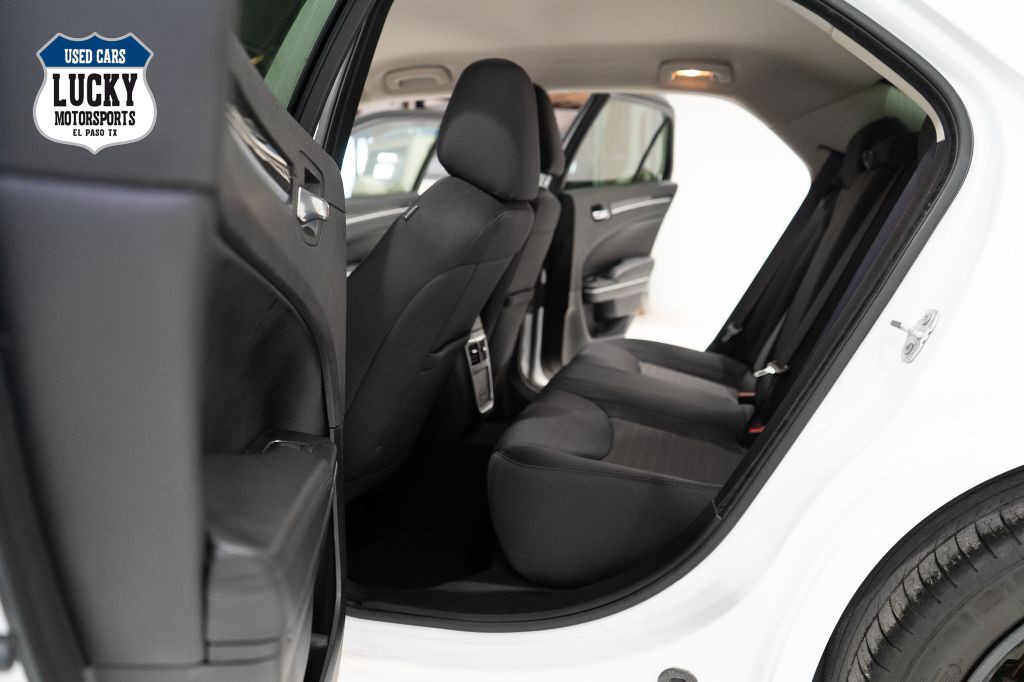 2021 Chrysler 300 Image 34