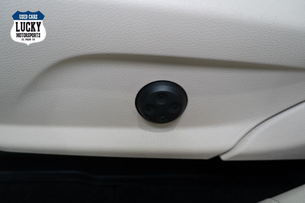 2019 Mercedes-Benz GLC-Class Image 30