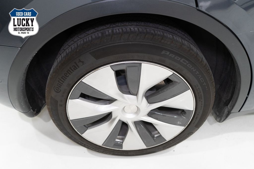 2021 Tesla Model Y Image 40