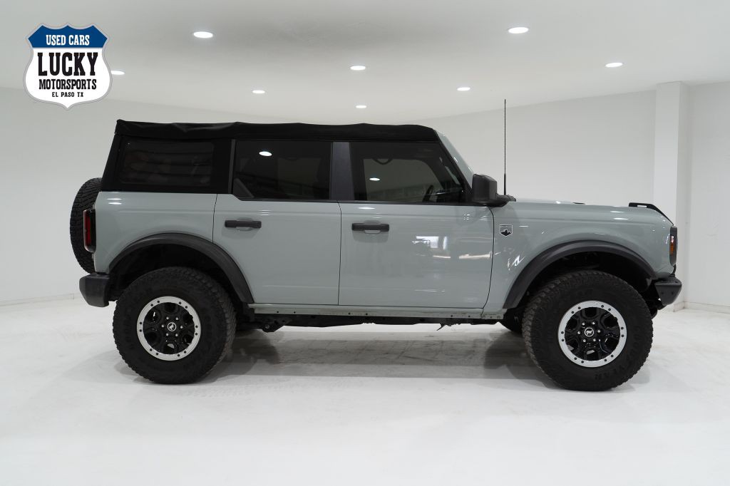 2022 Ford Bronco Image 1