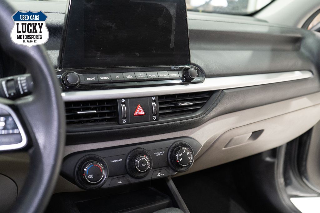 2021 Kia Forte Image 19