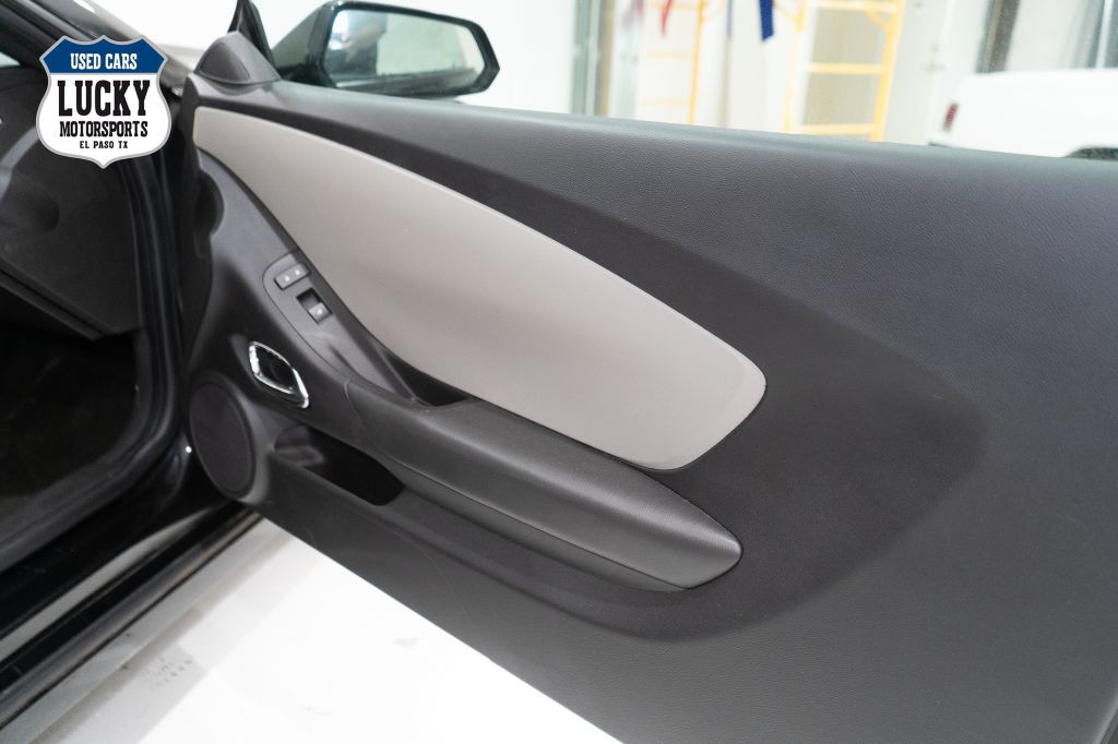 2015 Chevrolet Camaro Image 11