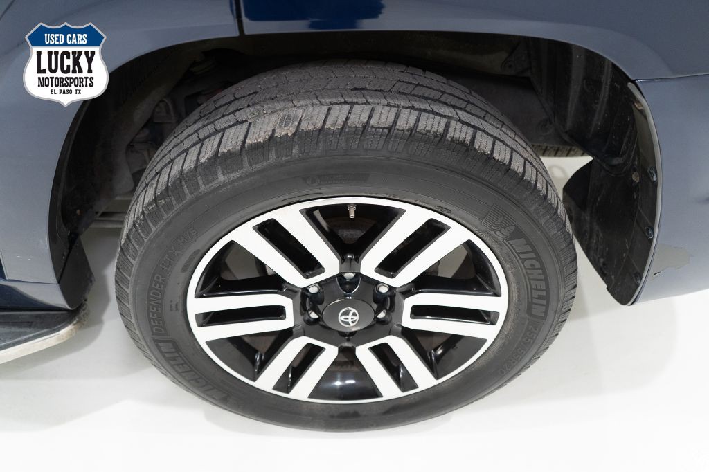 2019 Toyota 4Runner Image 38