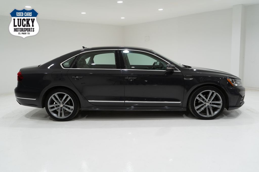 2017 Volkswagen Passat Image 1