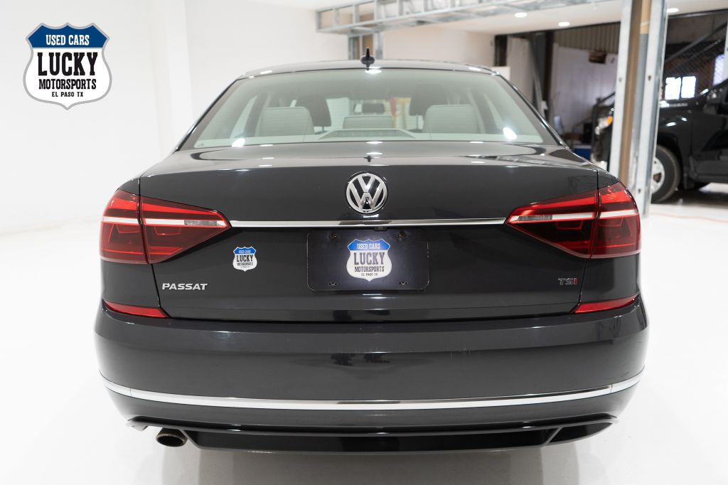 2017 Volkswagen Passat Image 7