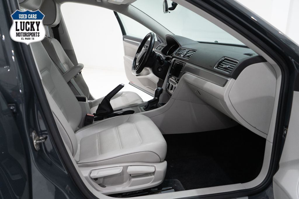 2017 Volkswagen Passat Image 13