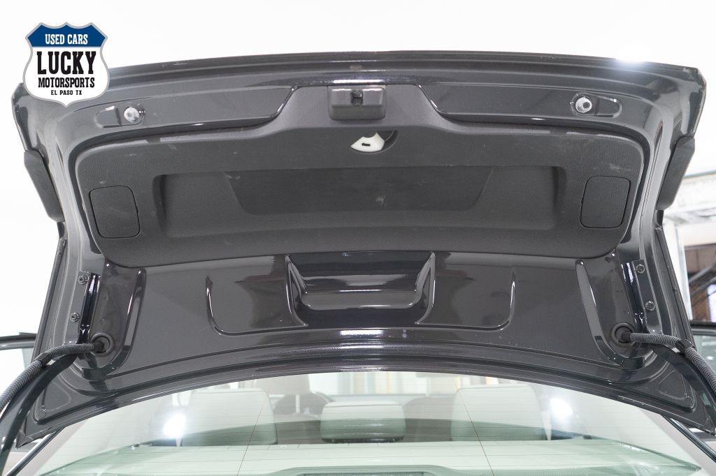 2017 Volkswagen Passat Image 17