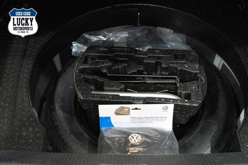 2017 Volkswagen Passat Image 19