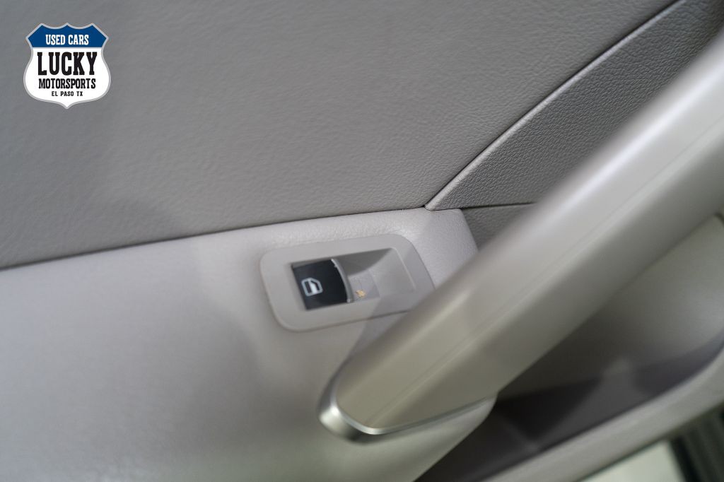 2017 Volkswagen Passat Image 22