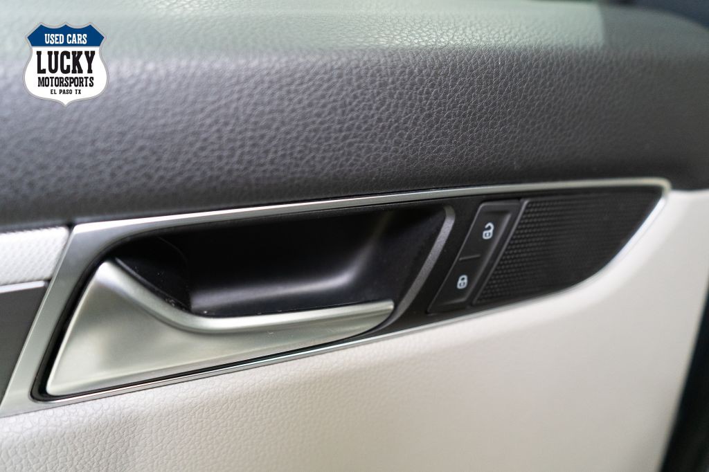 2017 Volkswagen Passat Image 23