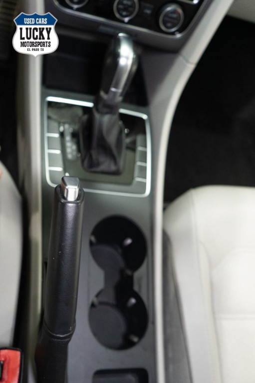 2017 Volkswagen Passat Image 26