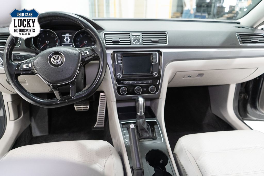 2017 Volkswagen Passat Image 28