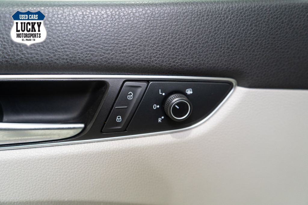 2017 Volkswagen Passat Image 35