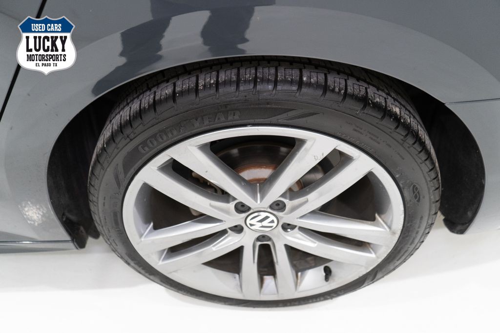 2017 Volkswagen Passat Image 37