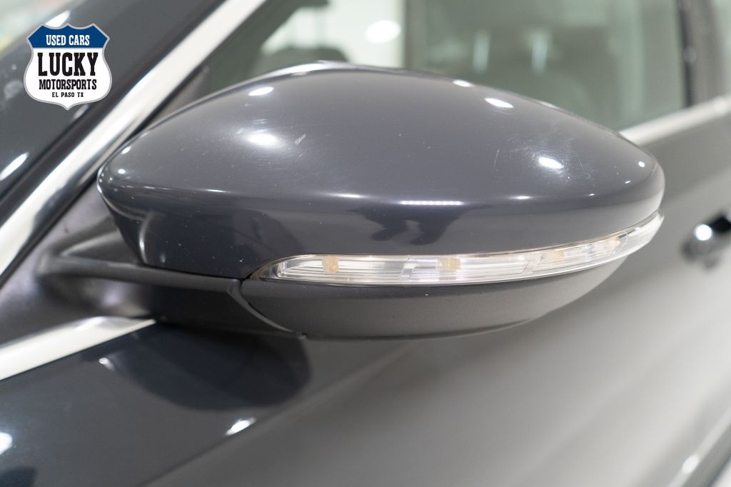 2017 Volkswagen Passat Image 38