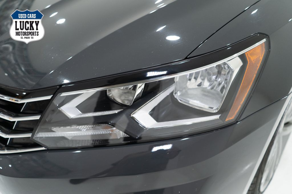 2017 Volkswagen Passat Image 40