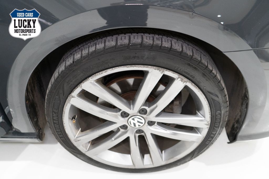 2017 Volkswagen Passat Image 42