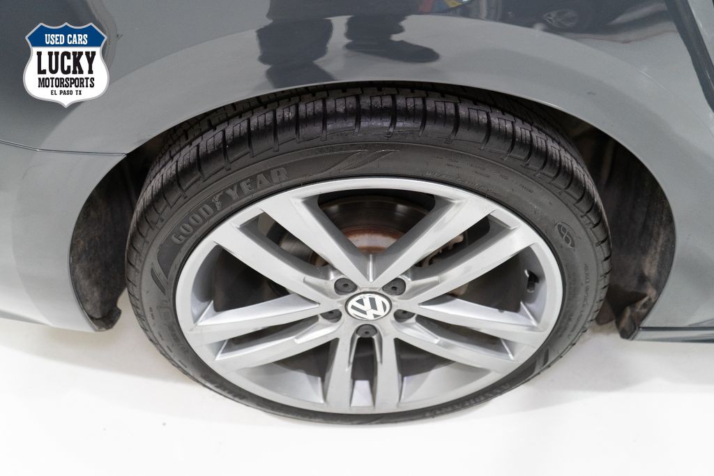 2017 Volkswagen Passat Image 45