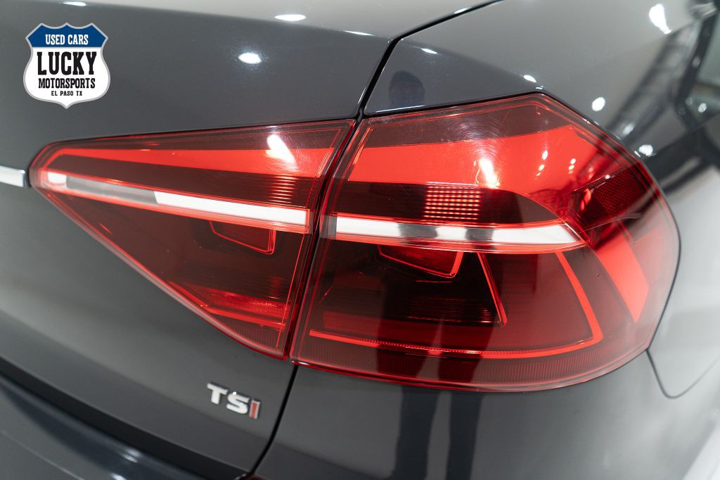 2017 Volkswagen Passat Image 46