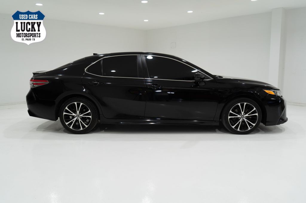 2019 Toyota Camry Image 1