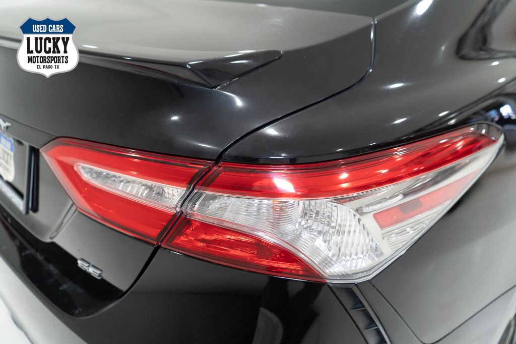 2019 Toyota Camry Image 9