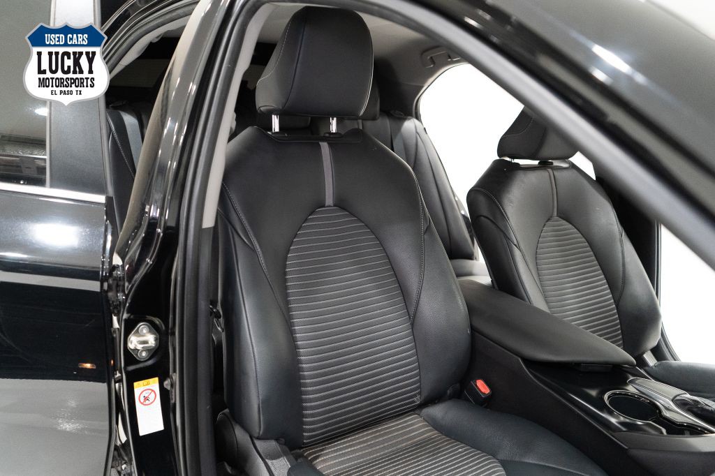 2019 Toyota Camry Image 11