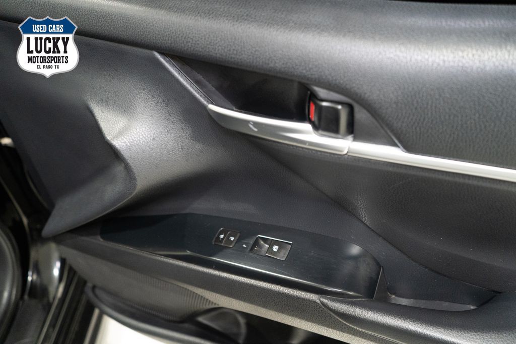 2019 Toyota Camry Image 13