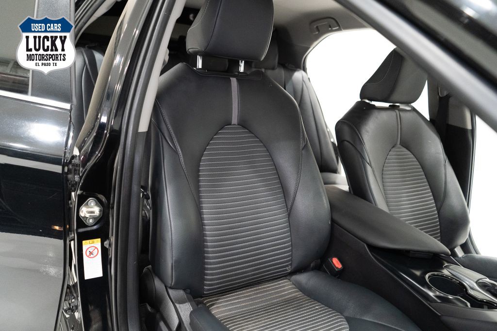 2019 Toyota Camry Image 14