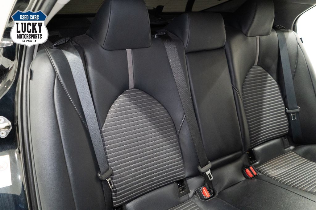 2019 Toyota Camry Image 15