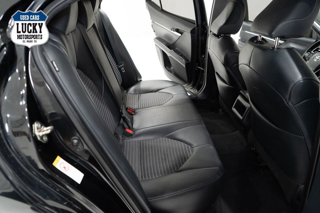 2019 Toyota Camry Image 16