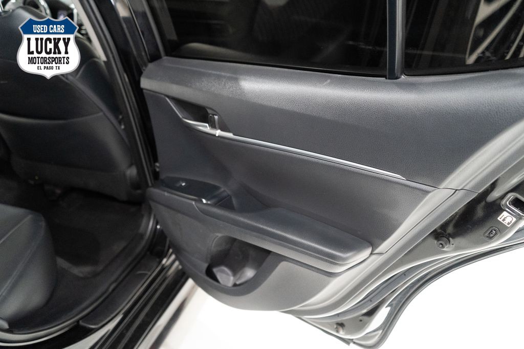 2019 Toyota Camry Image 17