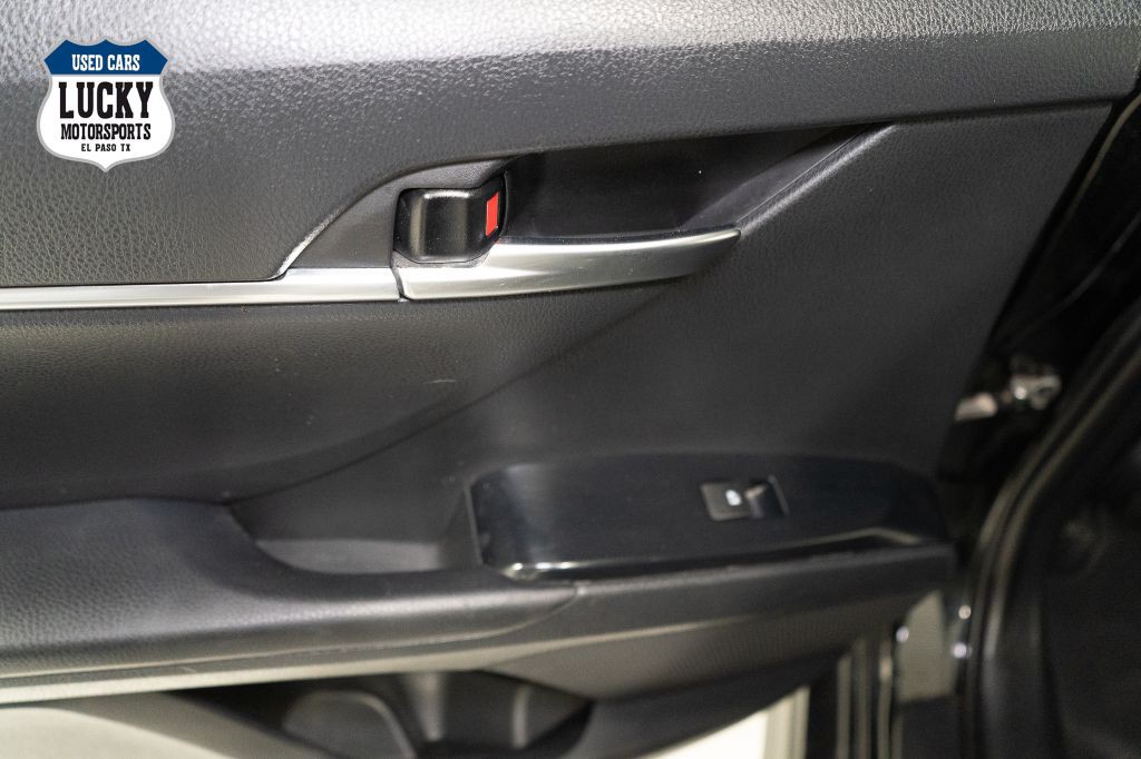 2019 Toyota Camry Image 23