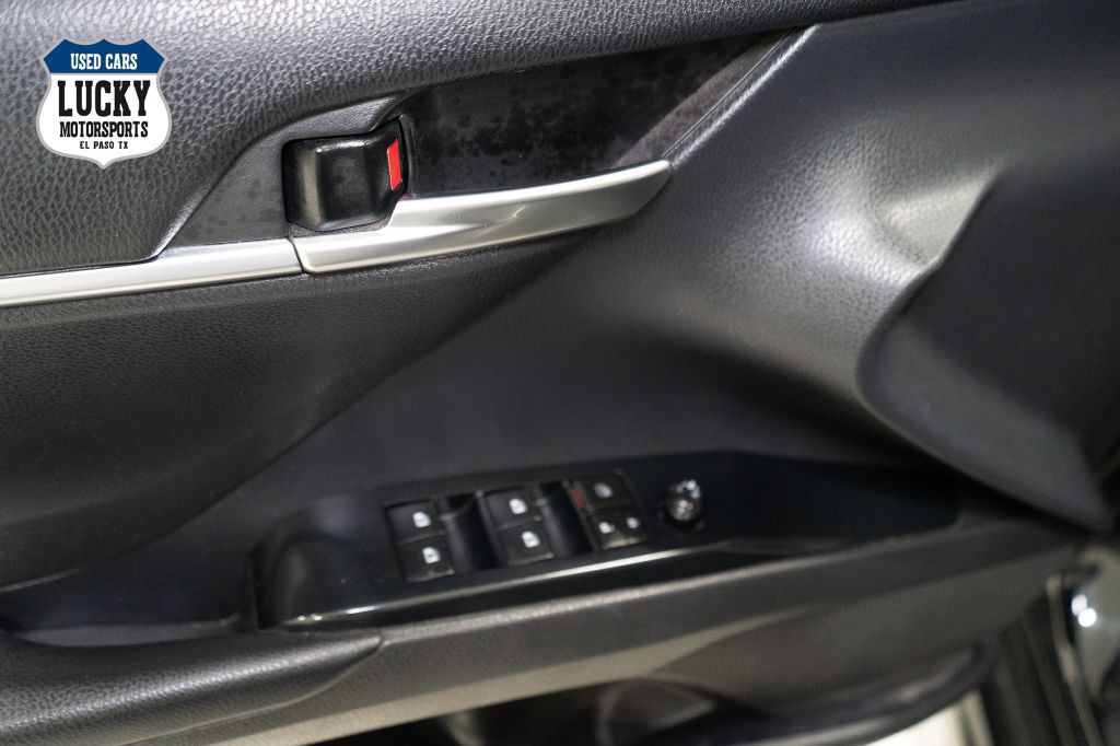 2019 Toyota Camry Image 34