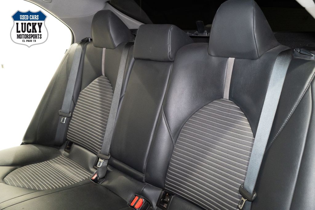 2019 Toyota Camry Image 35