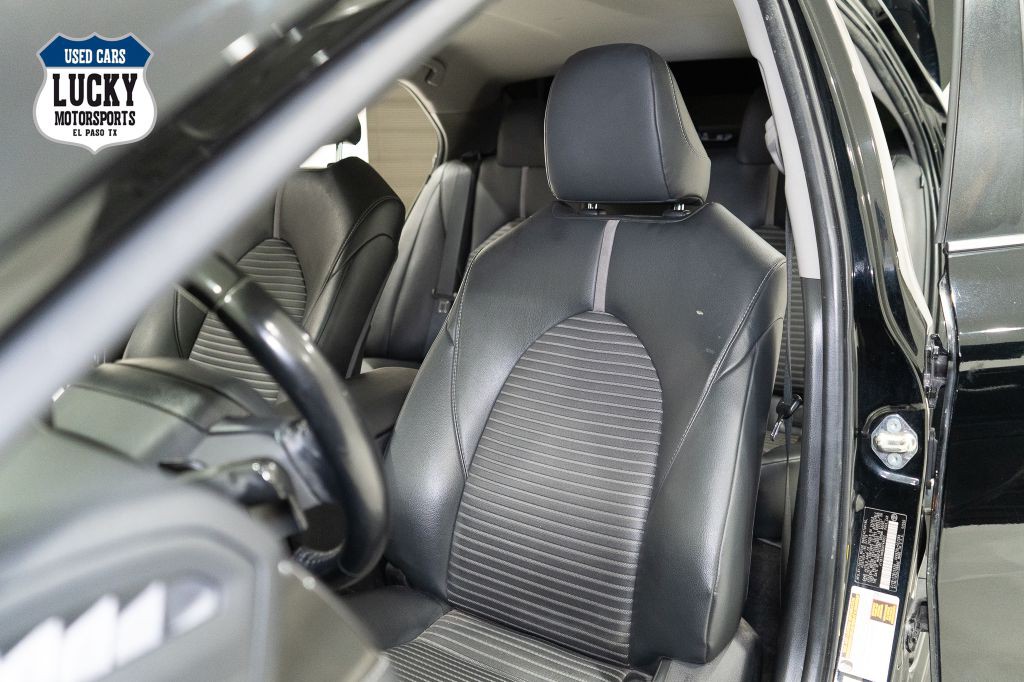 2019 Toyota Camry Image 36