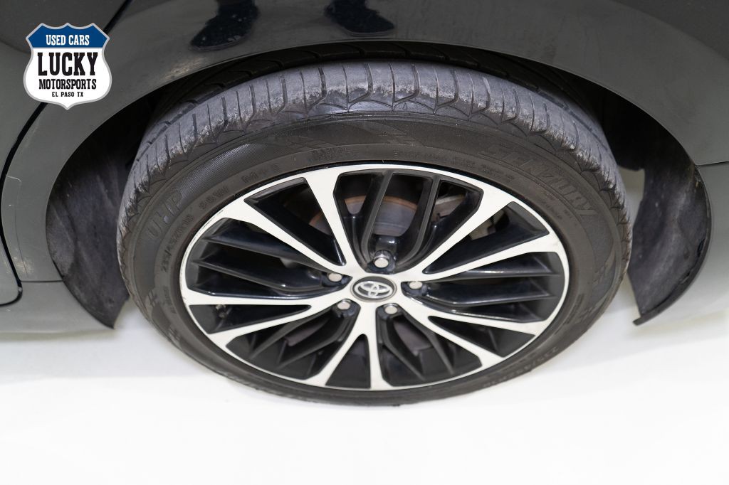 2019 Toyota Camry Image 39