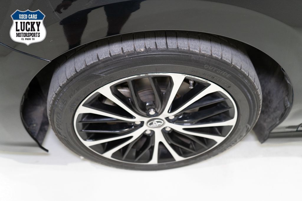 2019 Toyota Camry Image 40