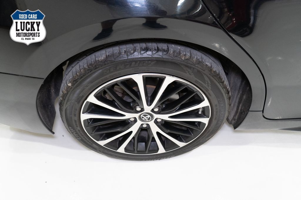 2019 Toyota Camry Image 44