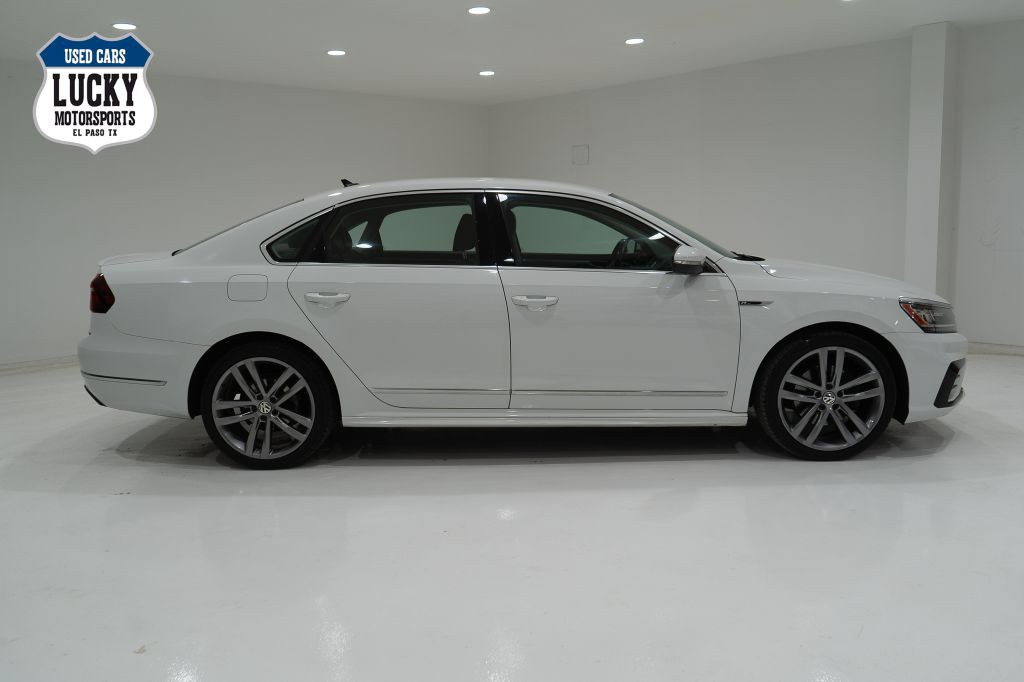 2017 Volkswagen Passat Image 1
