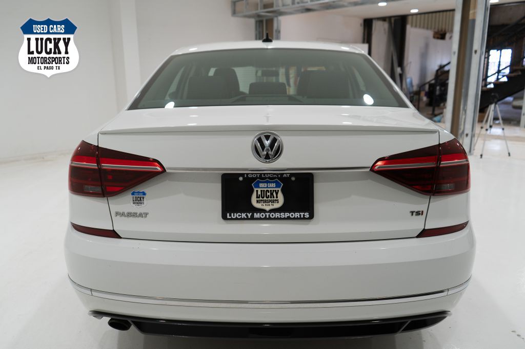 2017 Volkswagen Passat Image 7