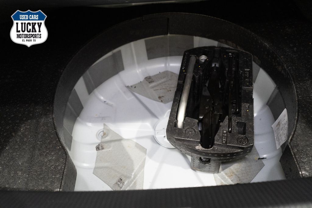 2017 Volkswagen Passat Image 17