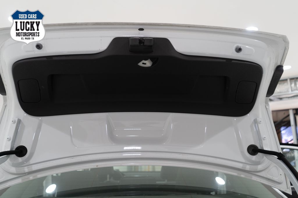 2017 Volkswagen Passat Image 18