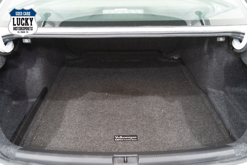 2017 Volkswagen Passat Image 19