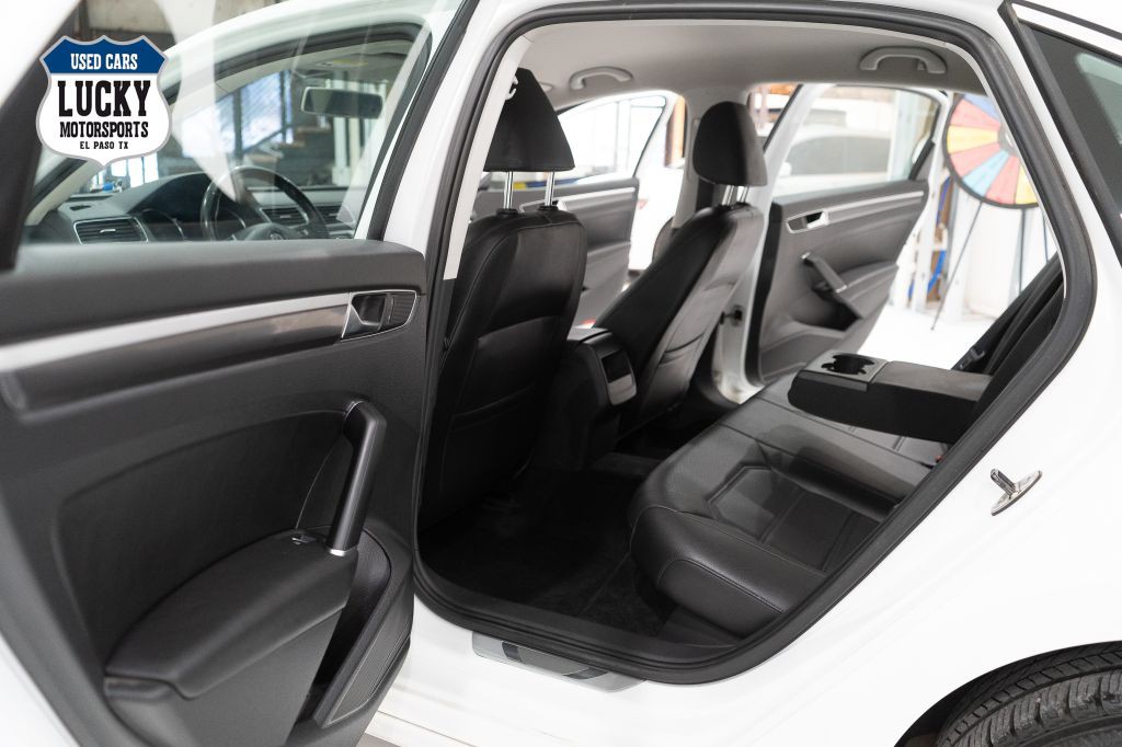 2017 Volkswagen Passat Image 23