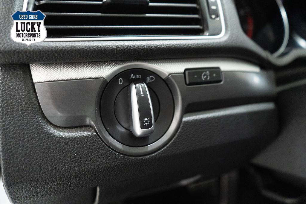 2017 Volkswagen Passat Image 28