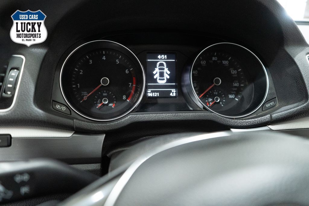 2017 Volkswagen Passat Image 29