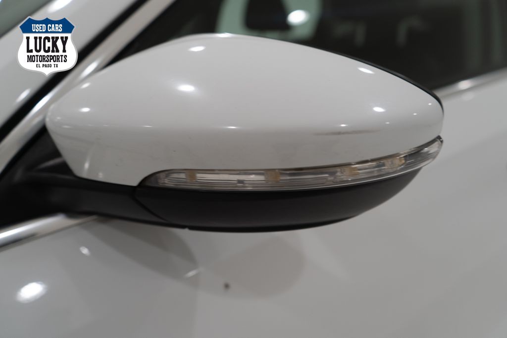 2017 Volkswagen Passat Image 38