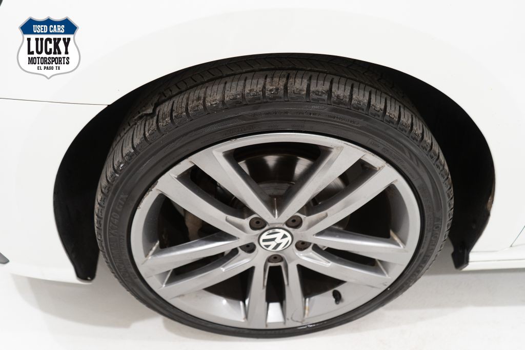 2017 Volkswagen Passat Image 39